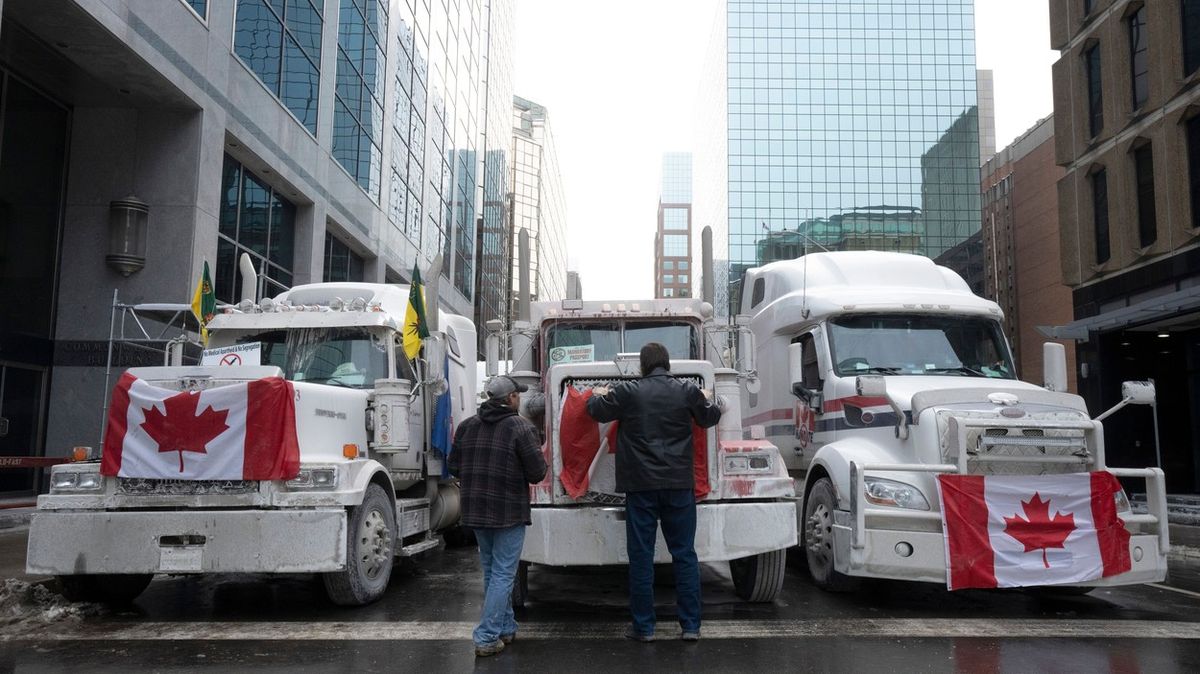 V Kanadě pokračují protesty řidičů kamionů. Armádu Trudeau povolat nechce